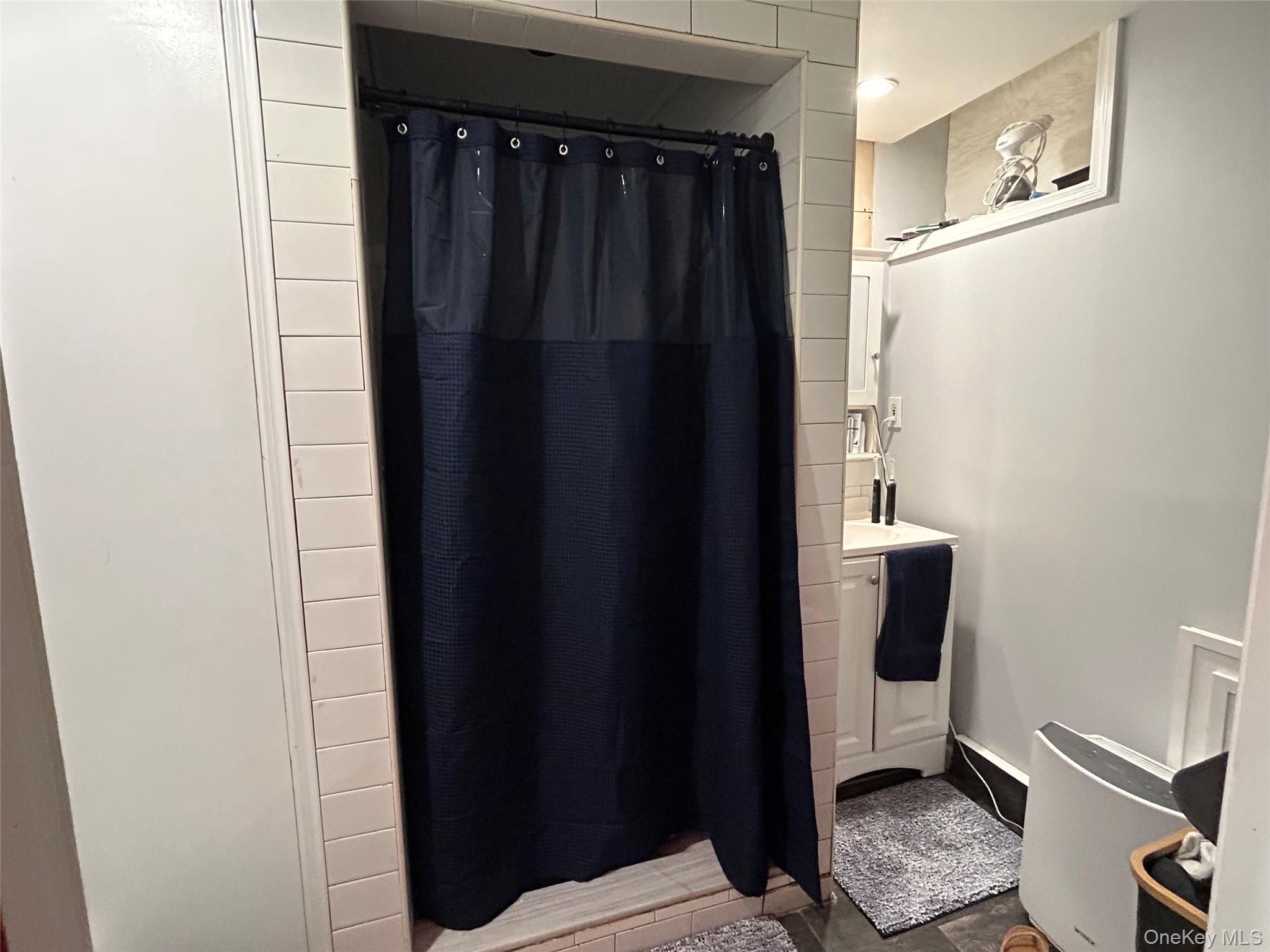 Single Family Calhoun Bronx, NY 10465, MLS-940304-16