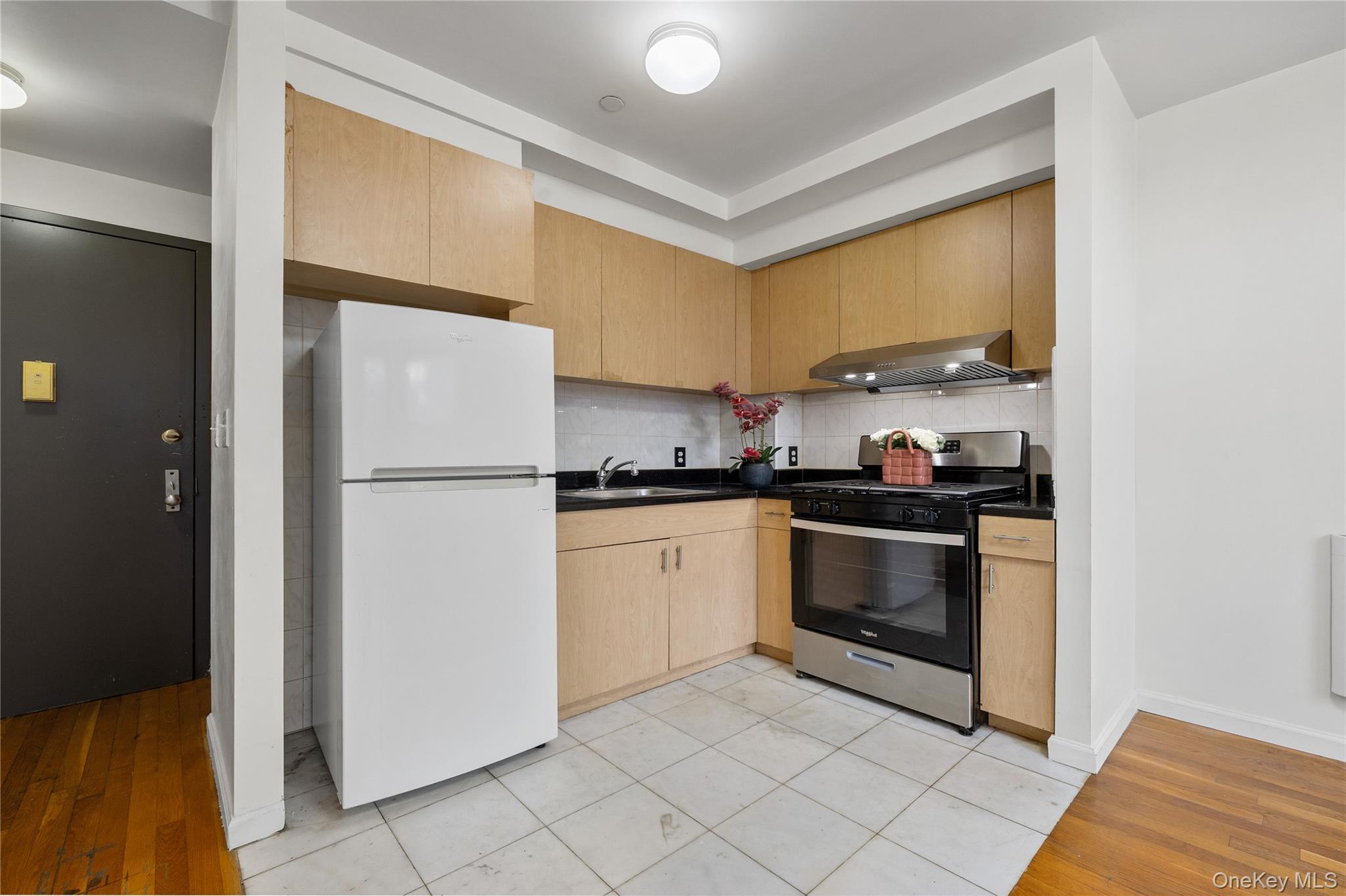Condo 35th  Queens, NY 11354, MLS-940336-7
