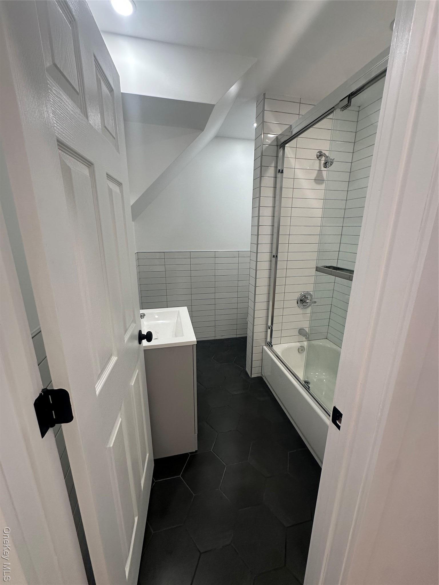 Apartment 101st  Queens, NY 11416, MLS-940356-9