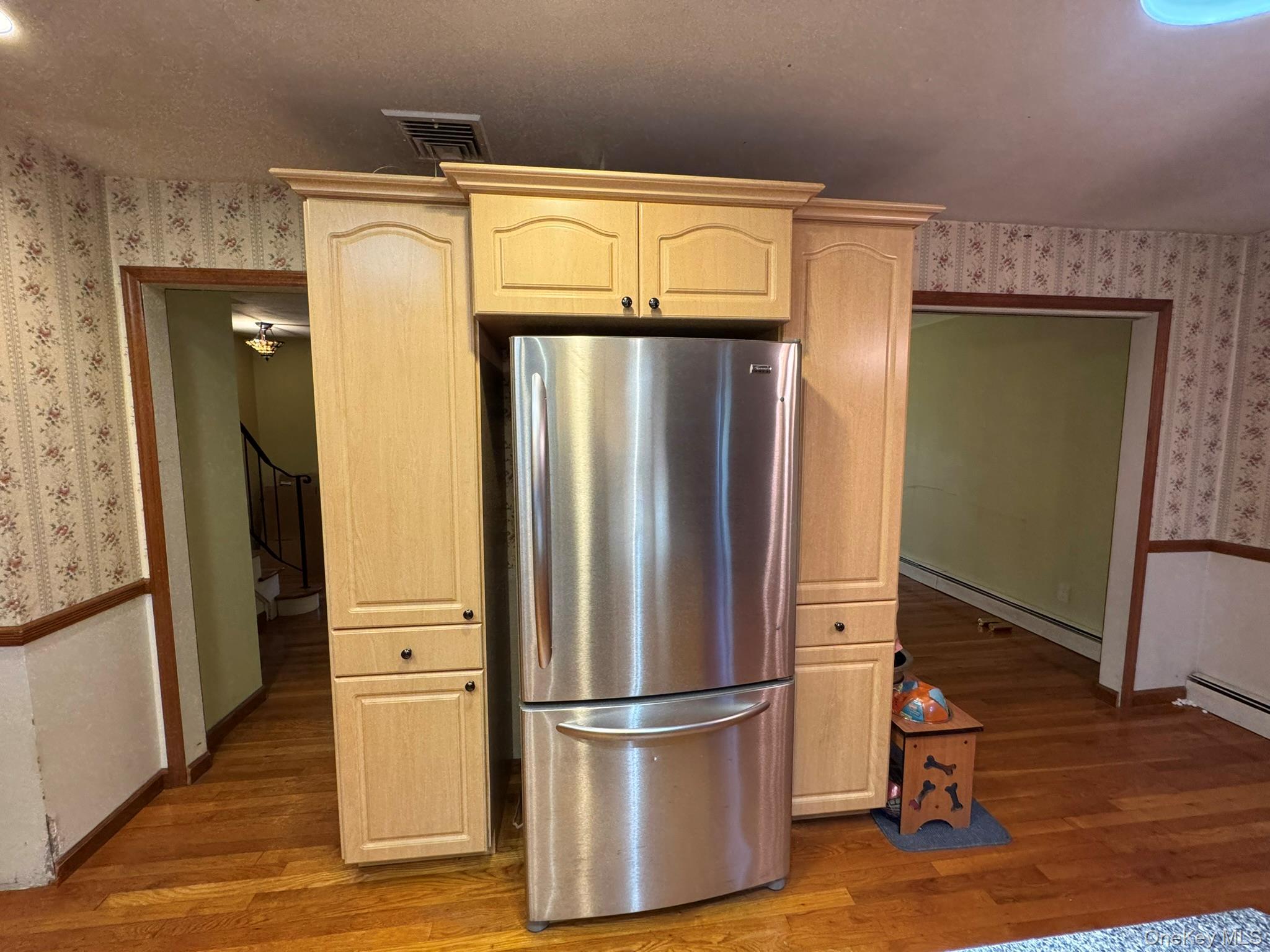 Single Family Broadway  Suffolk County, NY 11967, MLS-940363-7