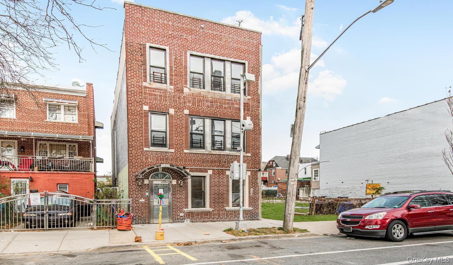 Single Family 226th  Bronx, NY 10466, MLS-940364-2