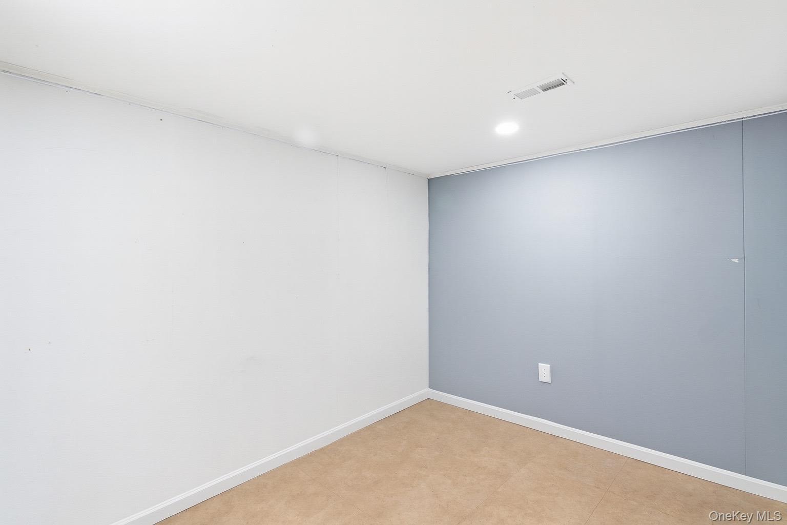 Single Family Timberline  Suffolk County, NY 11717, MLS-940410-12