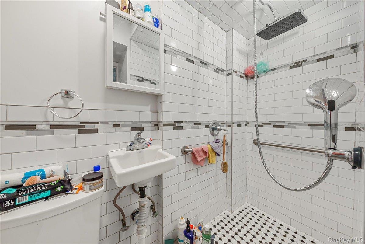 Single Family Murdock  Bronx, NY 10466, MLS-940416-11