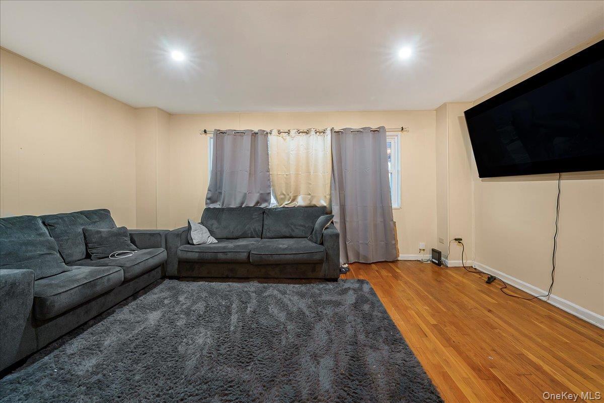Single Family Murdock  Bronx, NY 10466, MLS-940416-12