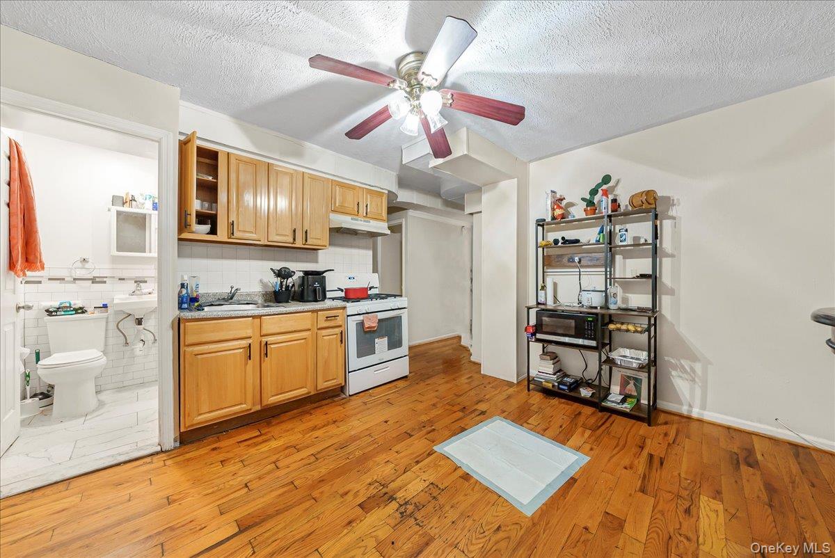 Single Family Murdock  Bronx, NY 10466, MLS-940416-14