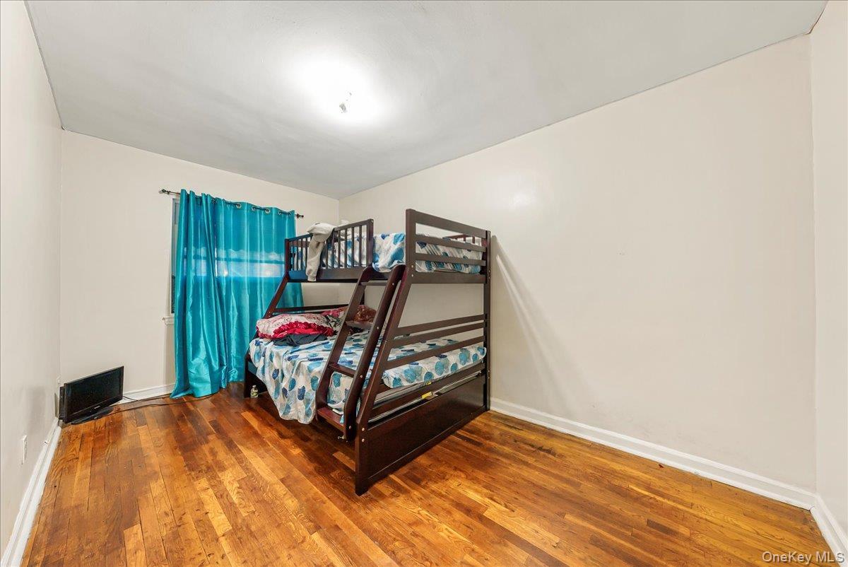 Single Family Murdock  Bronx, NY 10466, MLS-940416-8