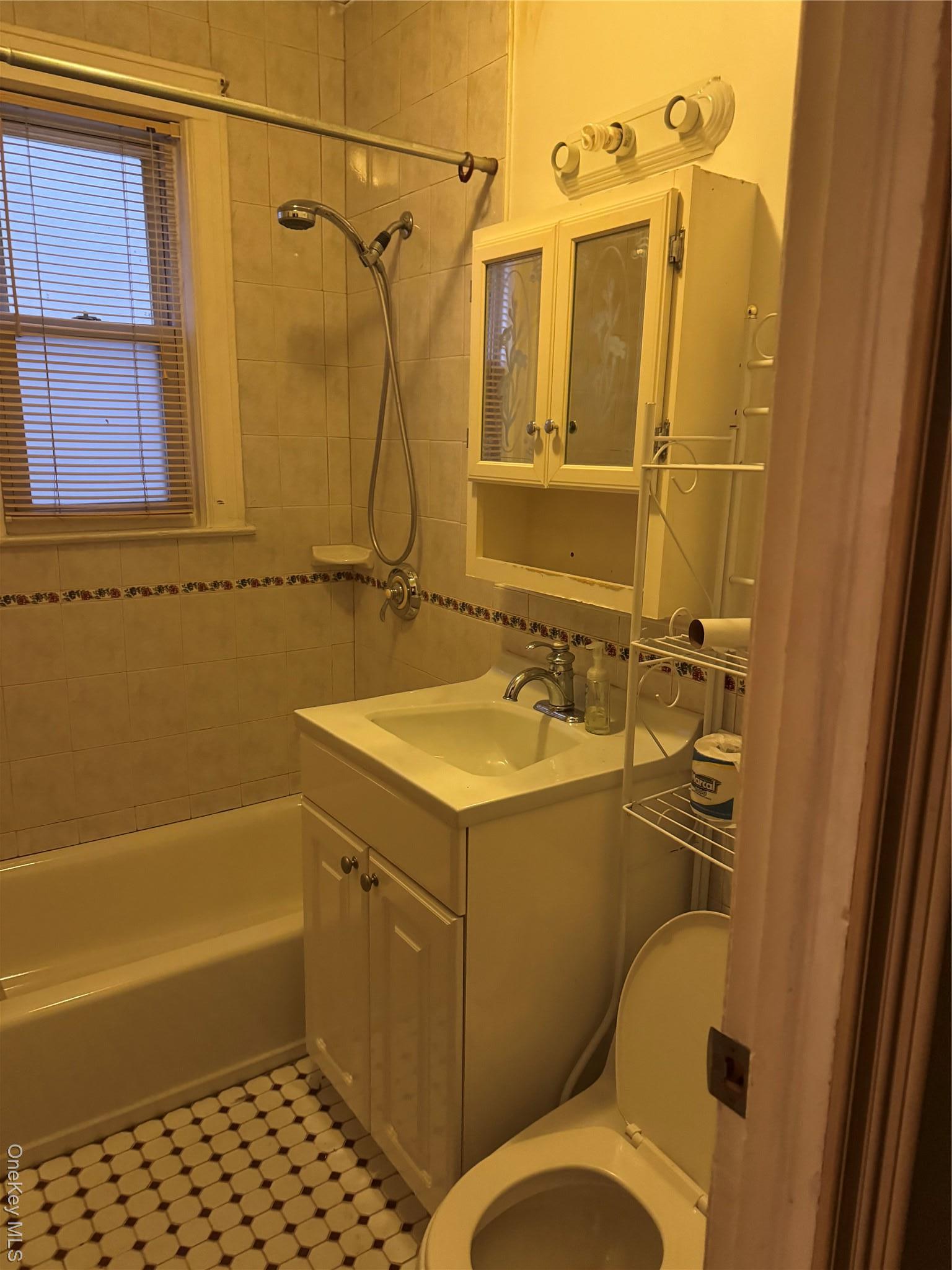 Single Family 97 Queens, NY 11369, MLS-940426-6