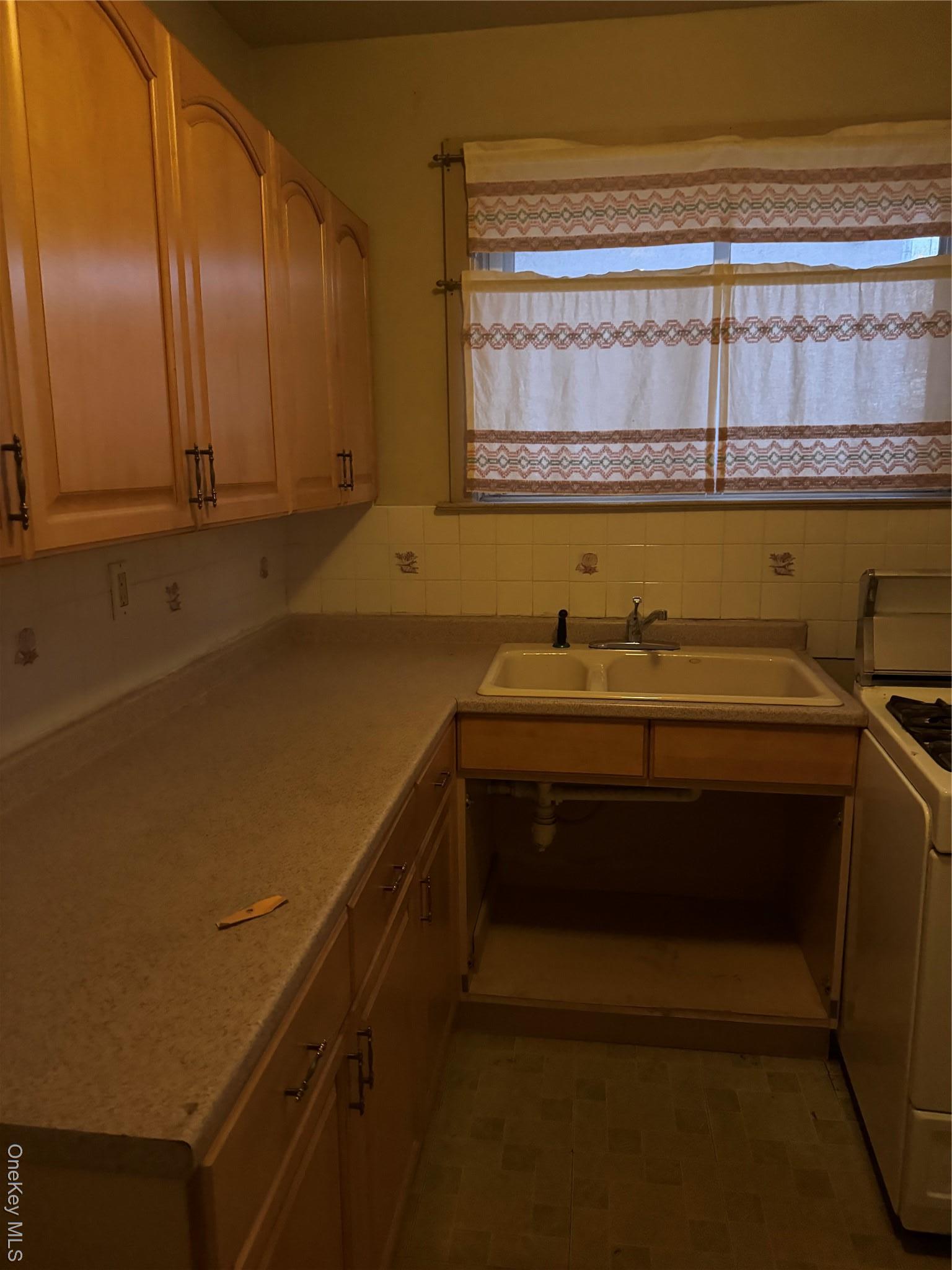 Single Family 97 Queens, NY 11369, MLS-940426-7