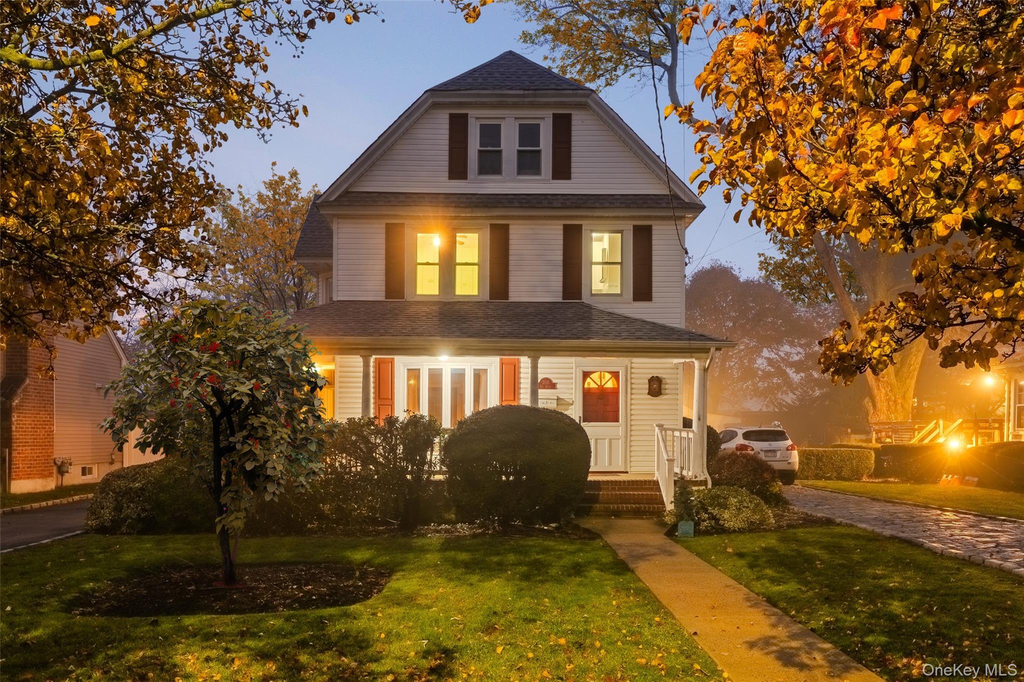 Single Family Saint Marks  Nassau County, NY 11710, MLS-940437-27