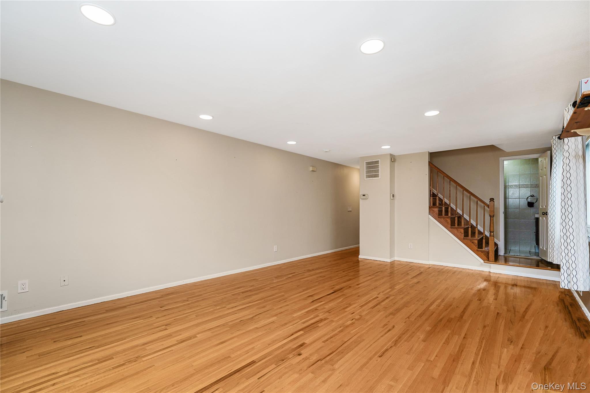 Single Family Elmbank Staten Island, NY 10312, MLS-940487-9