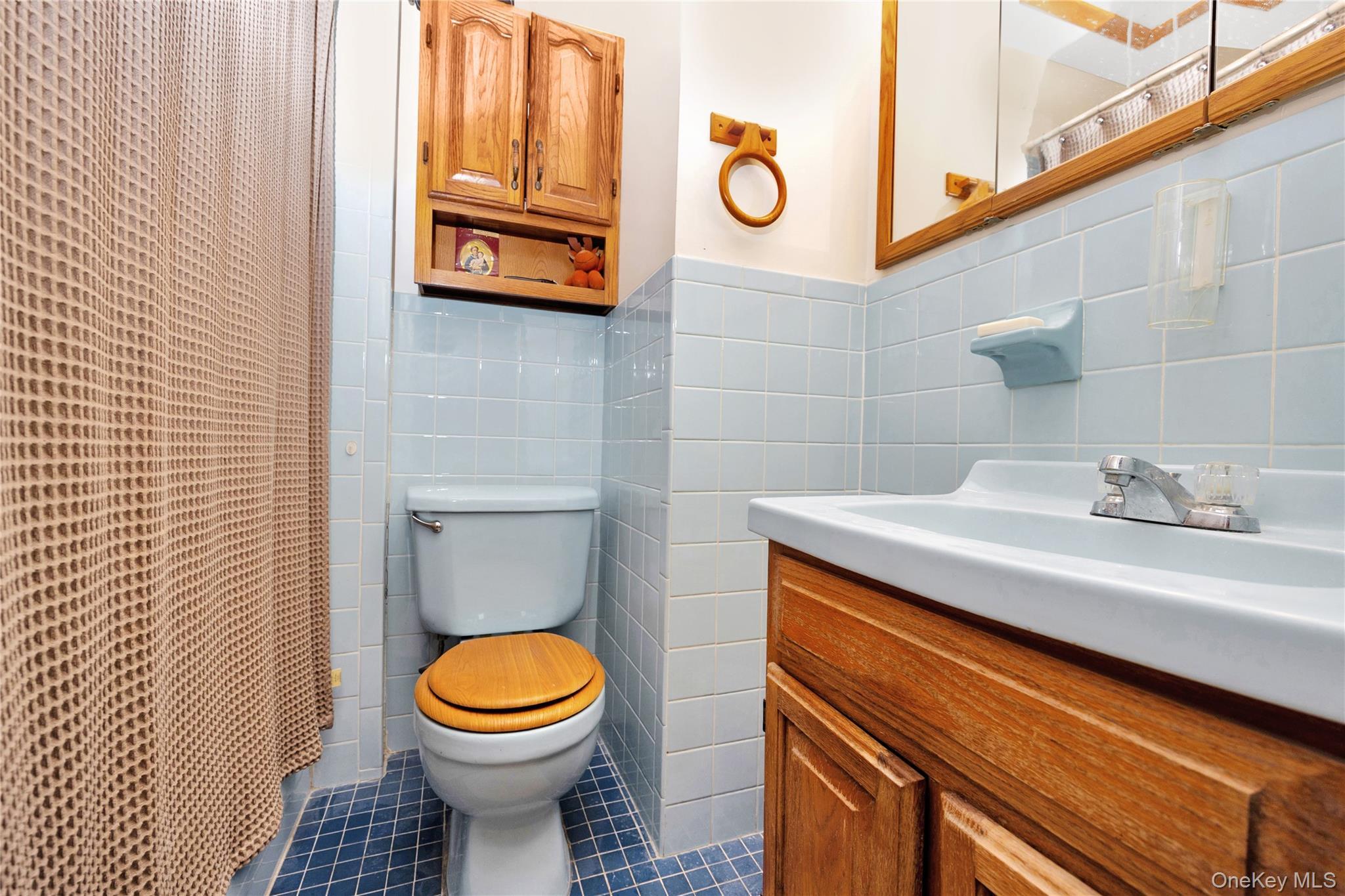 Single Family 59th Queens, NY 11378, MLS-940502-11