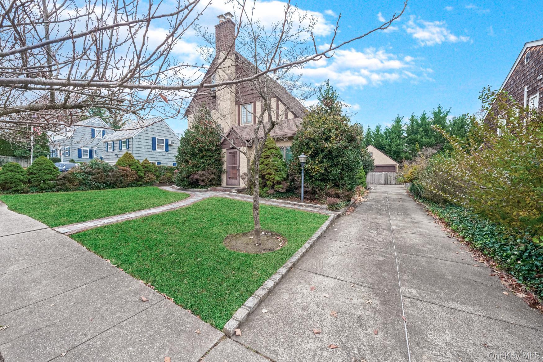 Single Family Richmond  Queens, NY 11363, MLS-940538-2