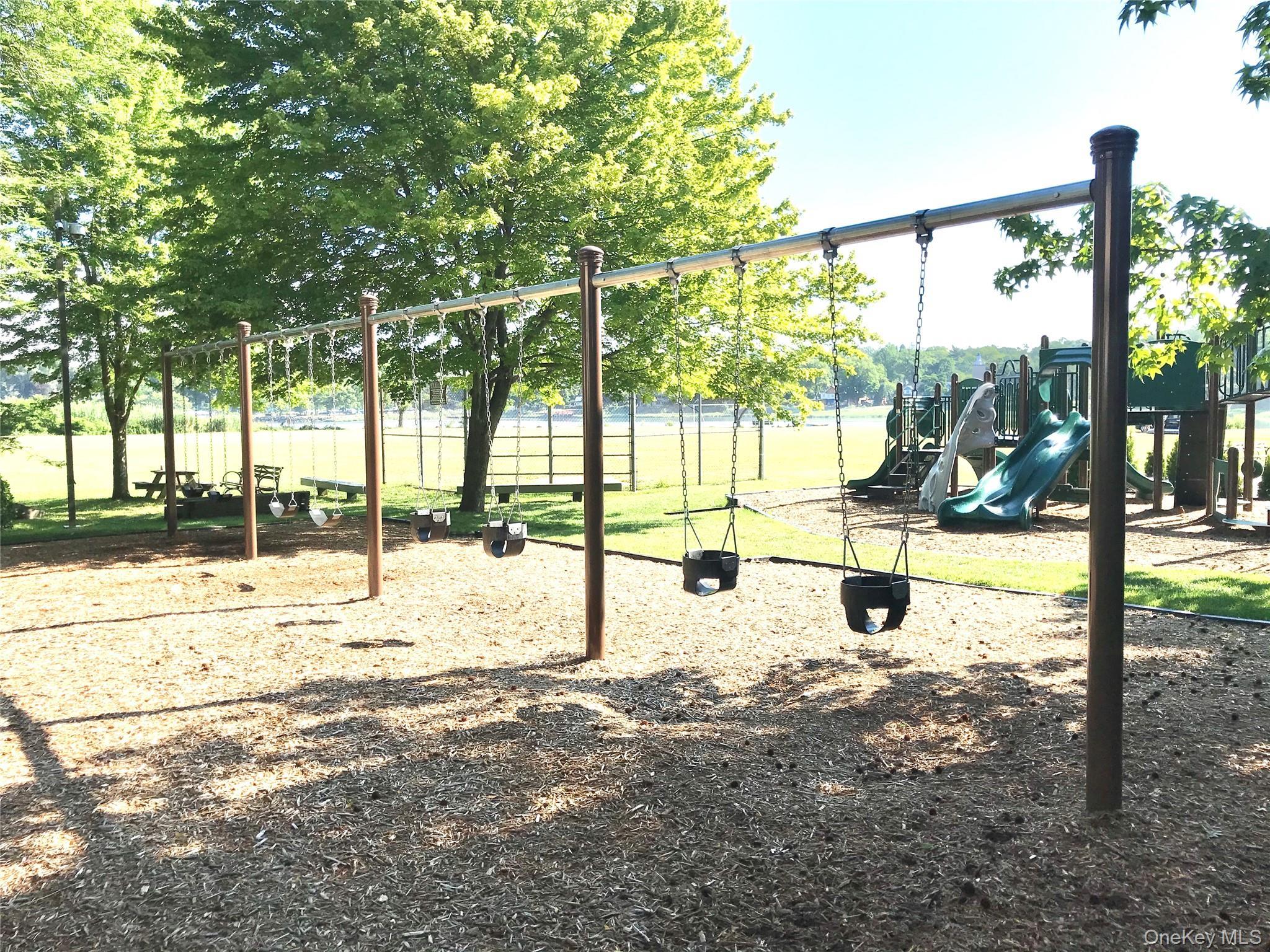 Single Family Richmond  Queens, NY 11363, MLS-940538-23