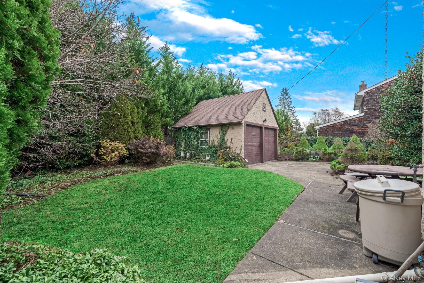 Single Family Richmond  Queens, NY 11363, MLS-940538-5