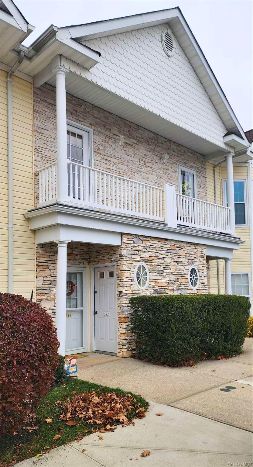 Condo Narragansett Villas  Suffolk County, NY 11757, MLS-940576-24