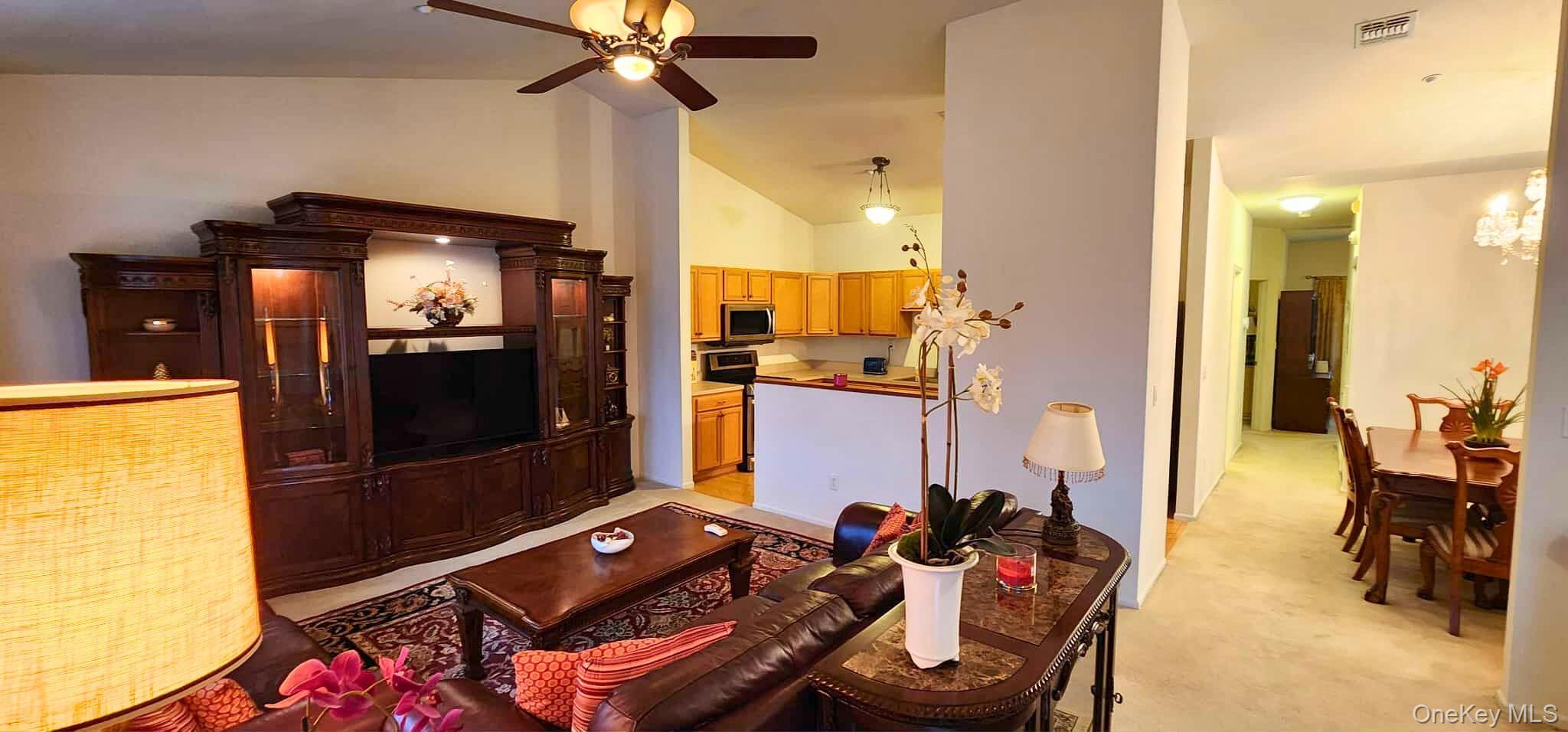 Condo Narragansett Villas  Suffolk County, NY 11757, MLS-940576-4