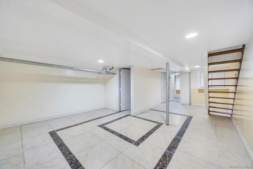 Single Family 86th St  Queens, NY 11416, MLS-940583-25