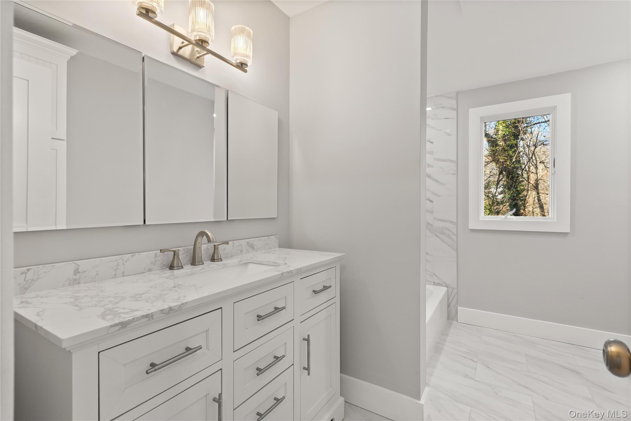 Single Family Crooked Hill Suffolk County, NY 11743, MLS-940602-13