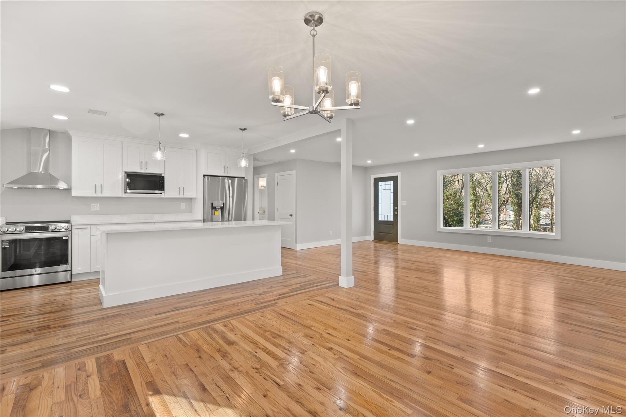 Single Family Crooked Hill Suffolk County, NY 11743, MLS-940602-4