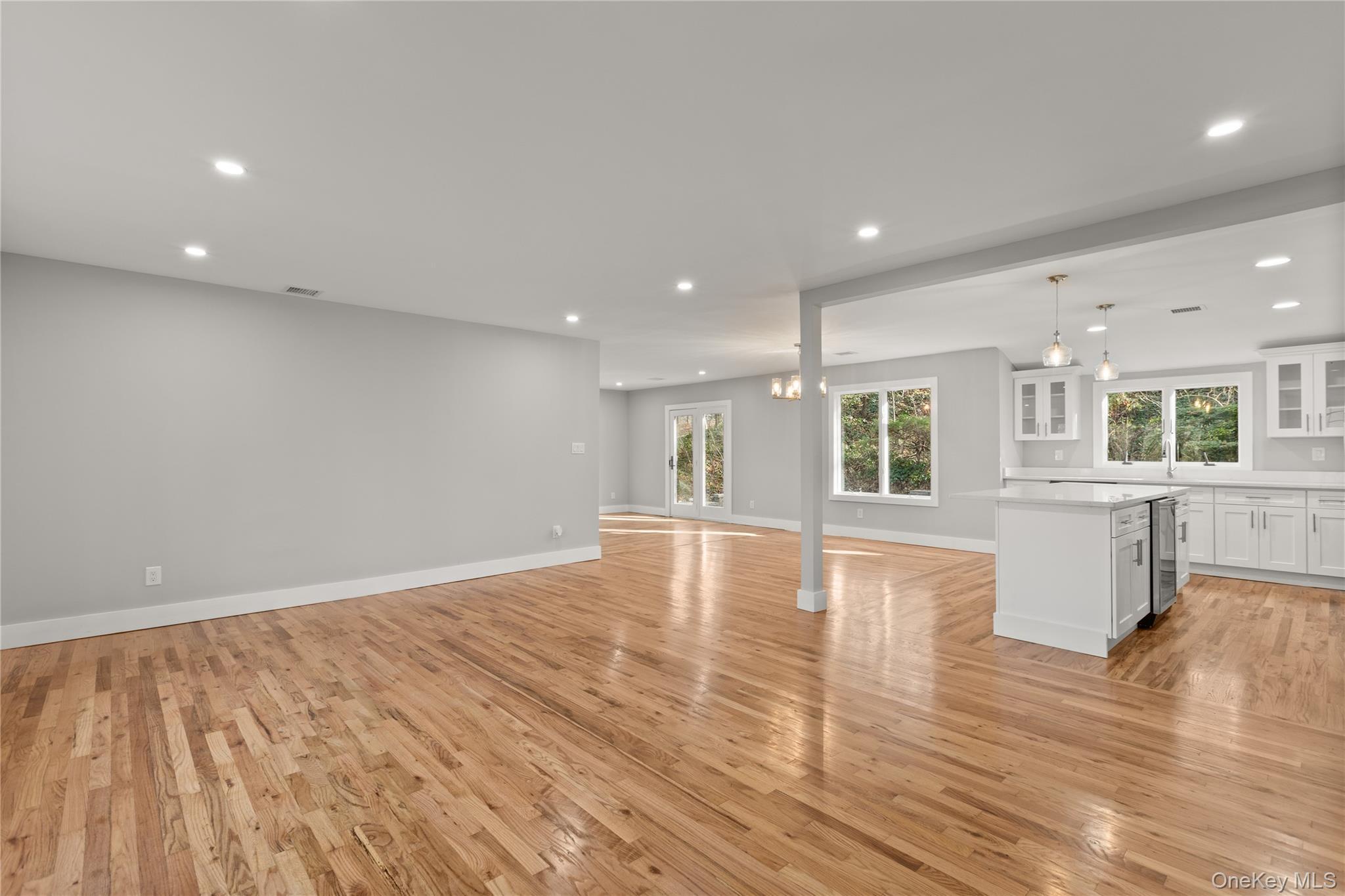 Single Family Crooked Hill Suffolk County, NY 11743, MLS-940602-5