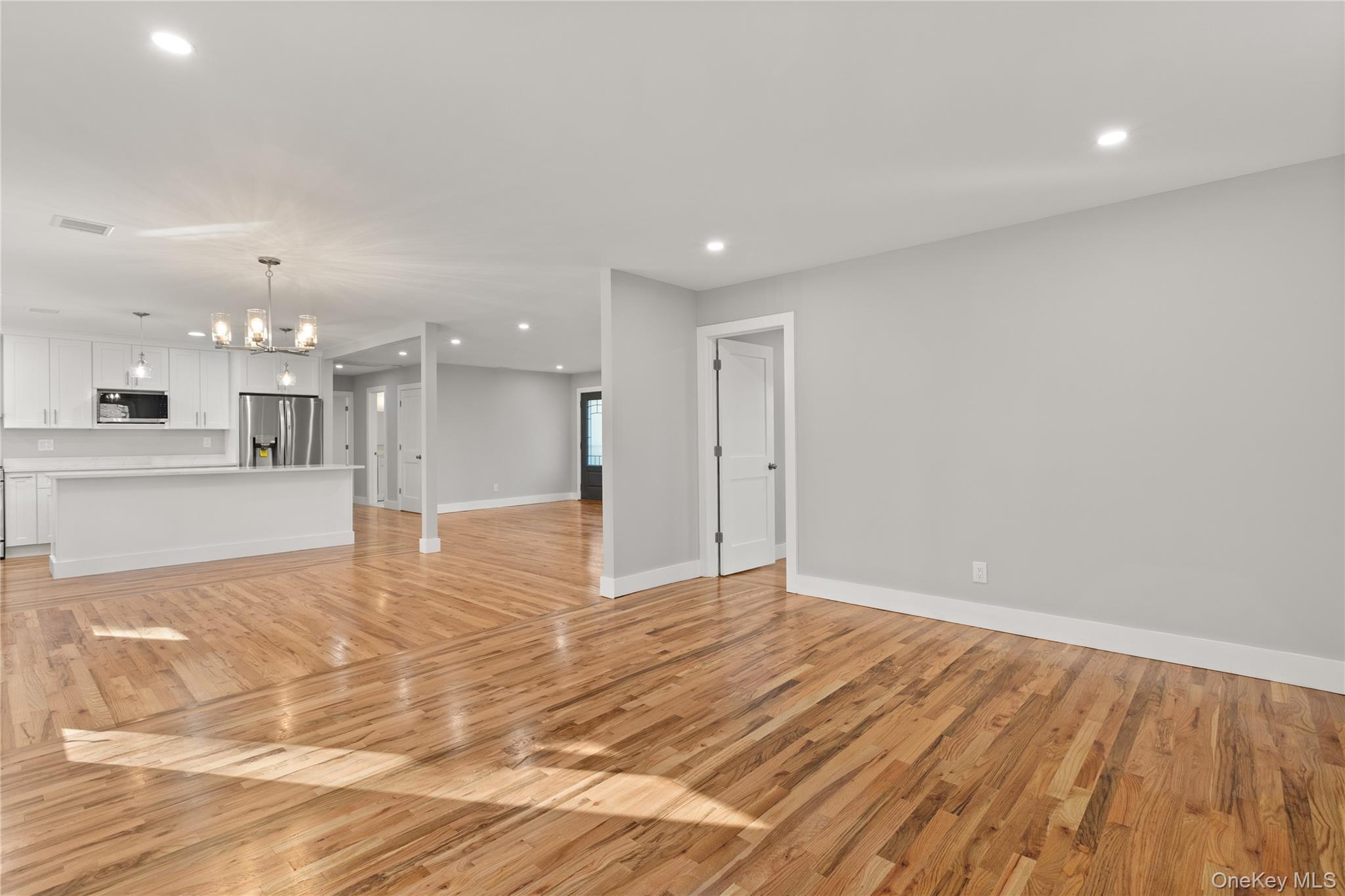 Single Family Crooked Hill Suffolk County, NY 11743, MLS-940602-7