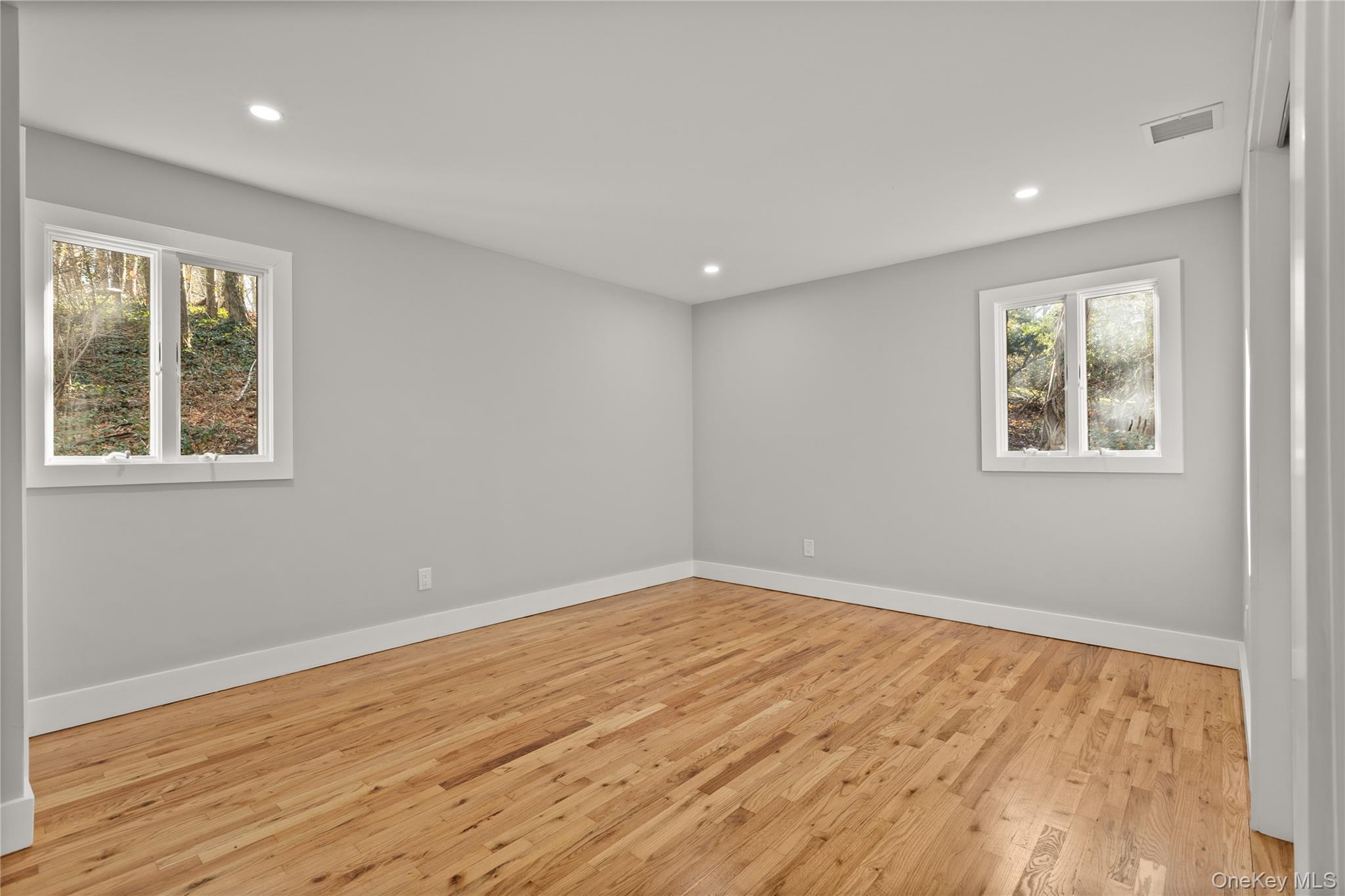 Single Family Crooked Hill Suffolk County, NY 11743, MLS-940602-9