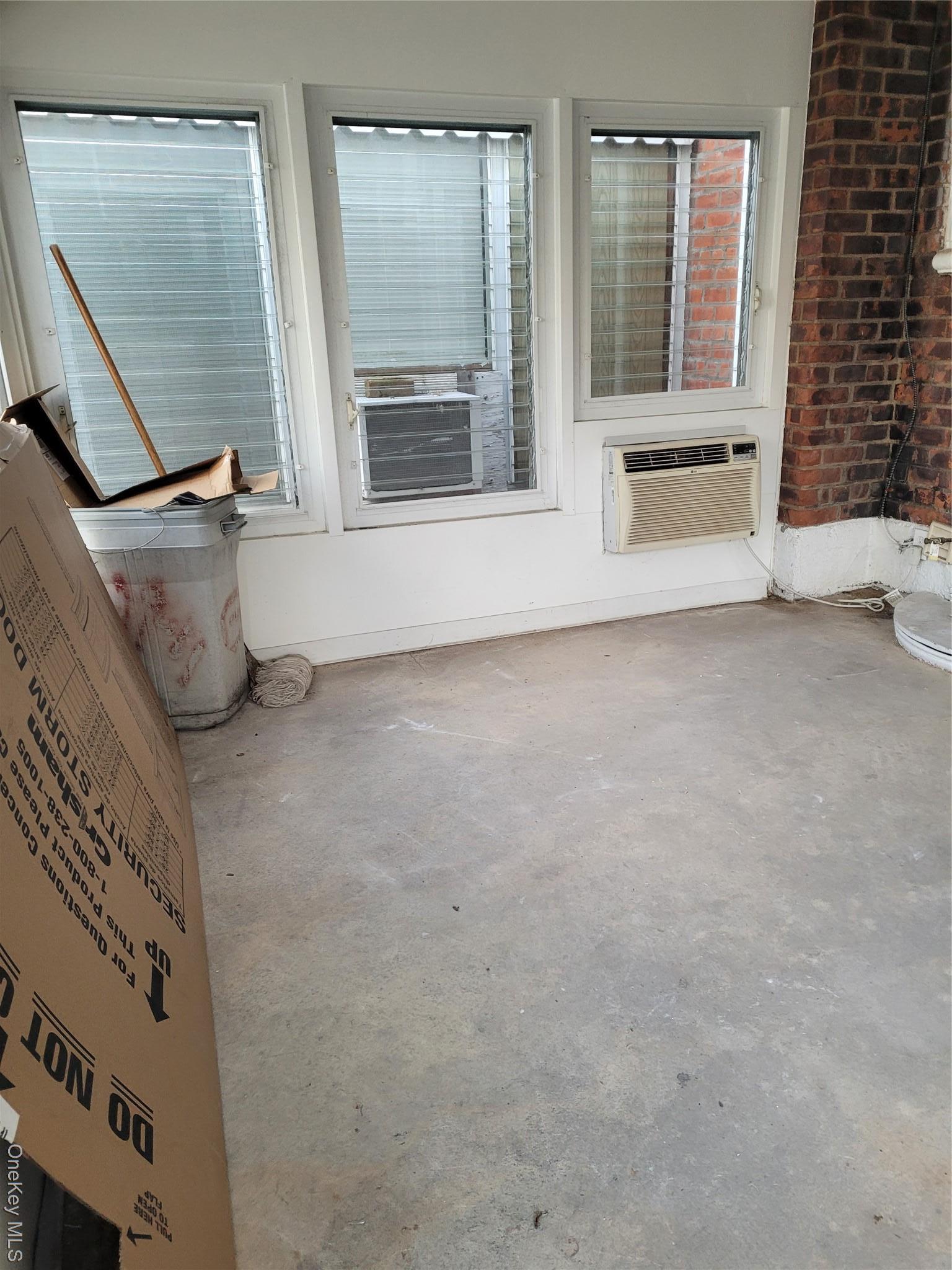 Single Family 141st  Queens, NY 11413, MLS-940639-36