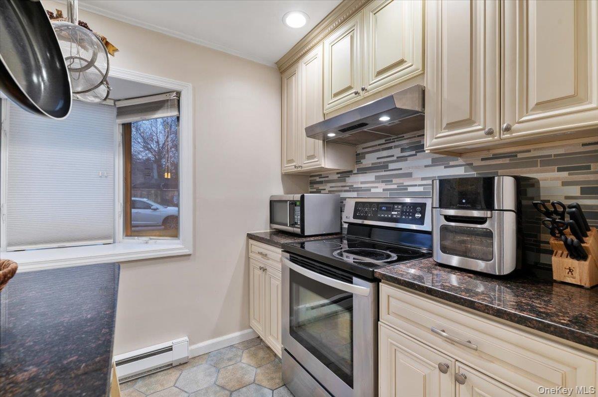 Single Family Mason  Nassau County, NY 11590, MLS-940647-10