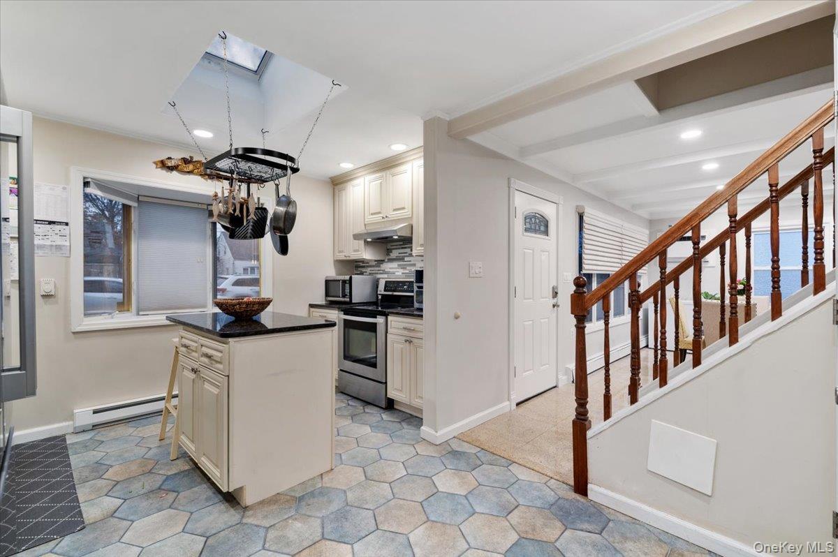 Single Family Mason  Nassau County, NY 11590, MLS-940647-11