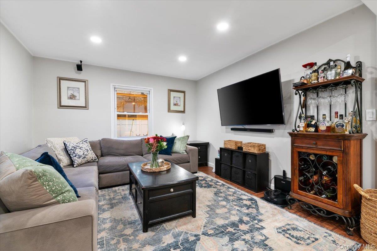 Single Family Mason  Nassau County, NY 11590, MLS-940647-4