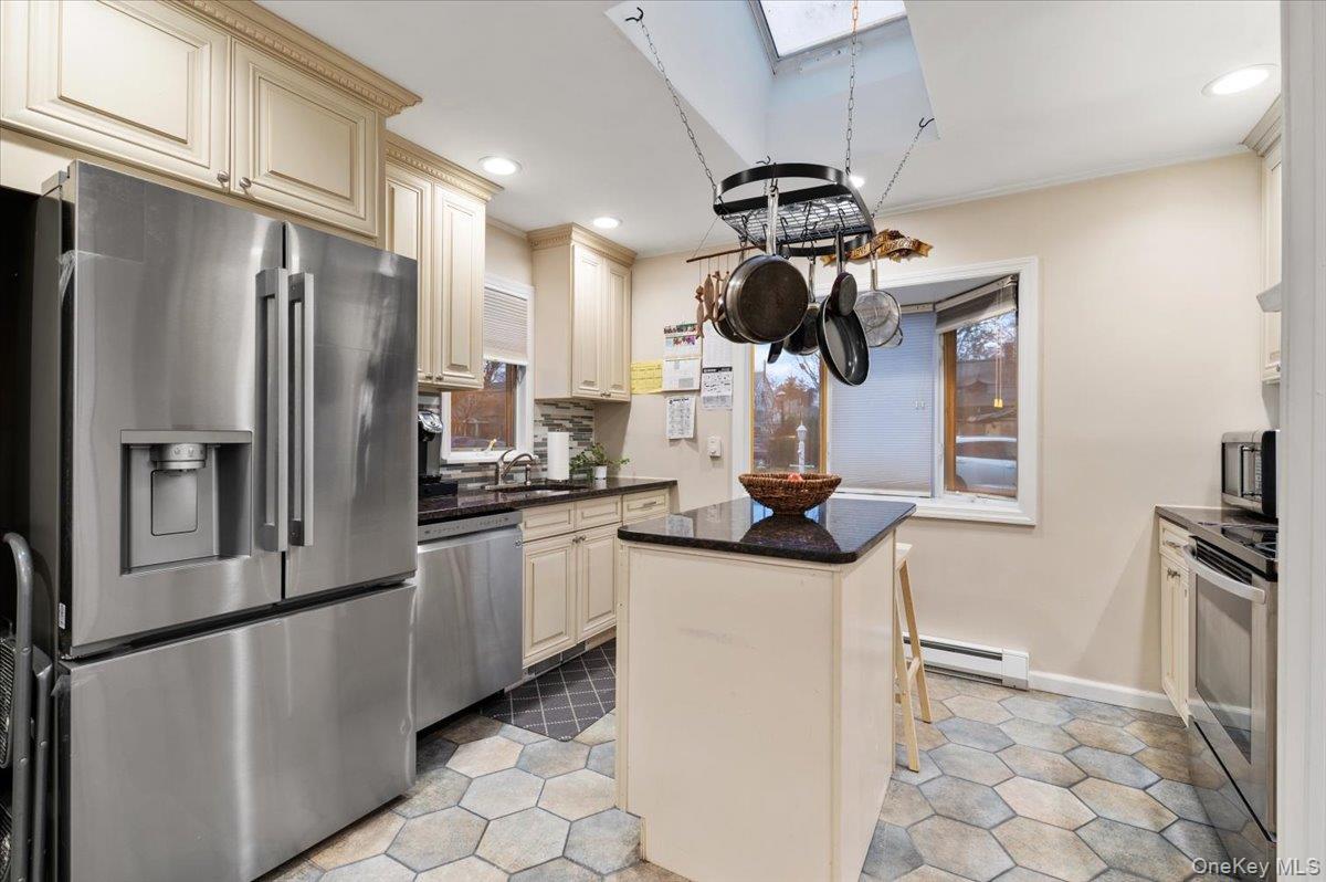 Single Family Mason  Nassau County, NY 11590, MLS-940647-7