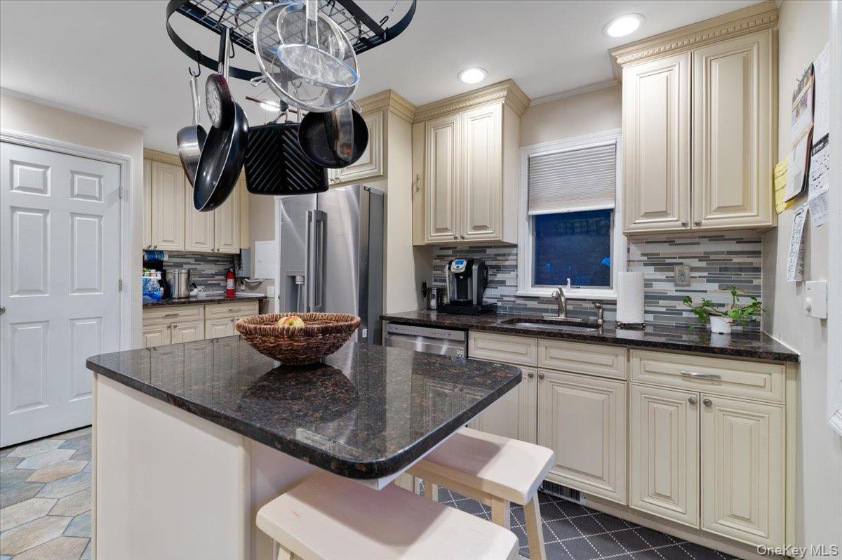 Single Family Mason  Nassau County, NY 11590, MLS-940647-8