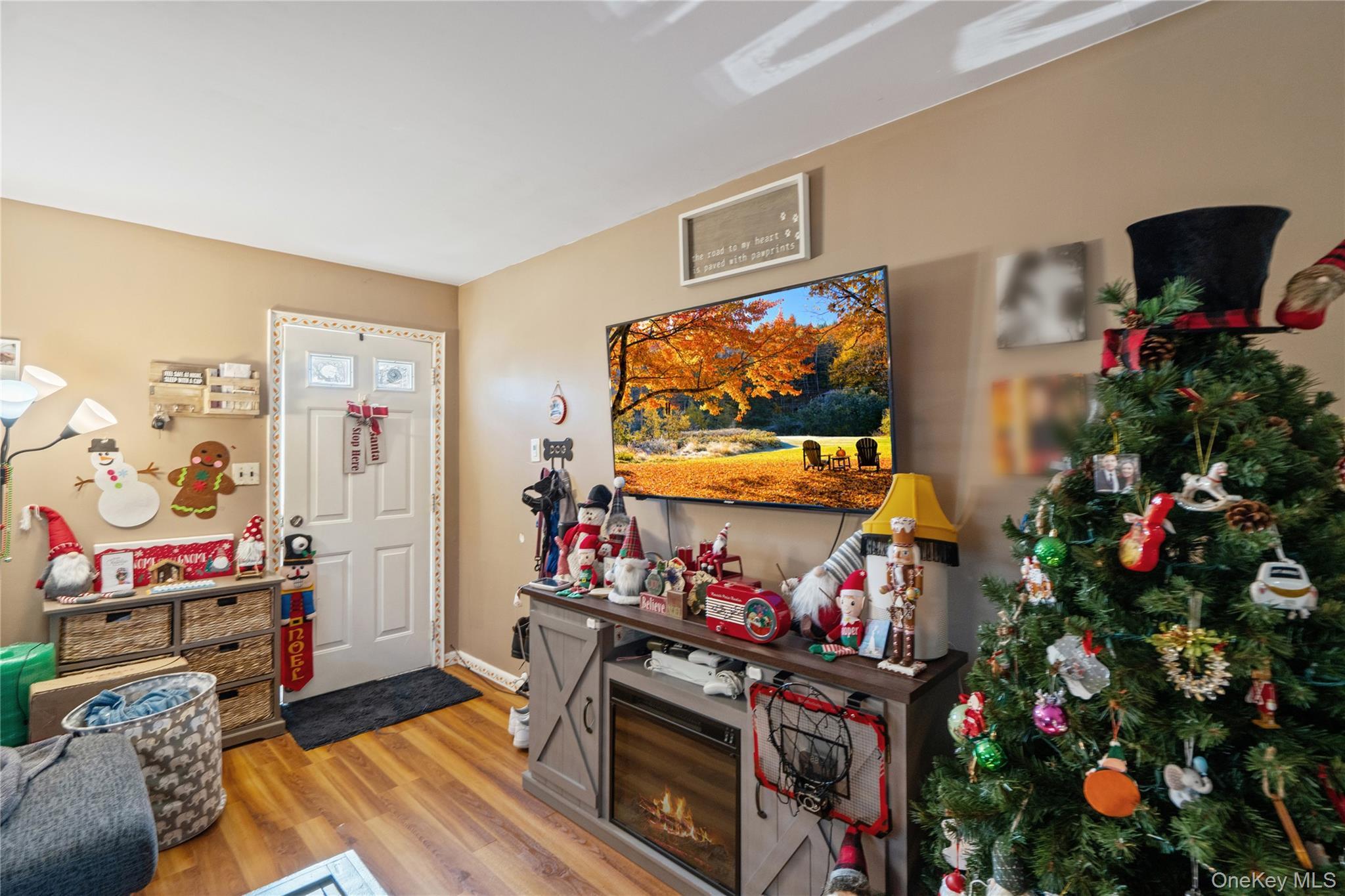 Single Family Lincoln Nassau County, NY 11010, MLS-940661-16