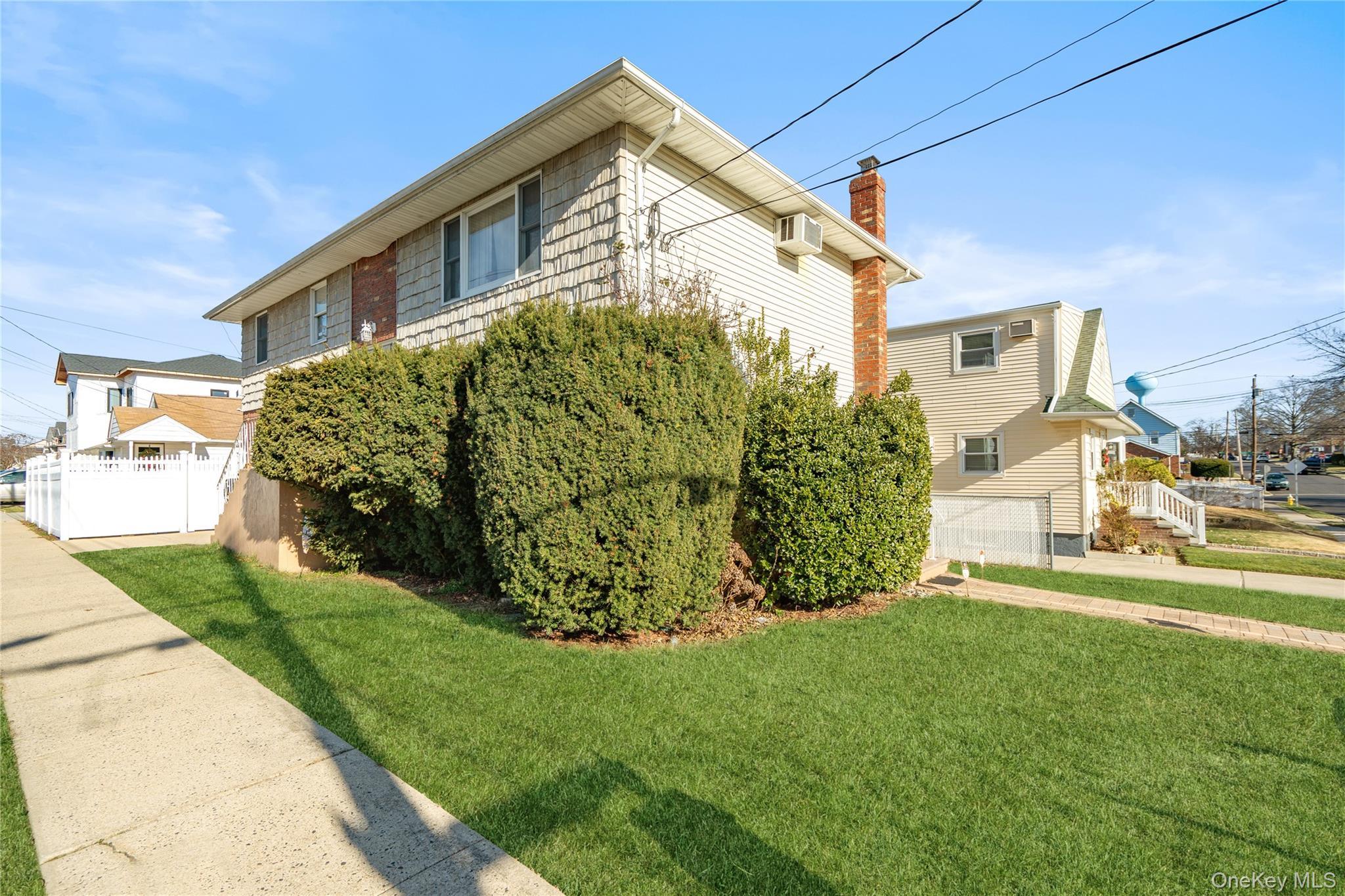 Single Family Lincoln Nassau County, NY 11010, MLS-940661-24