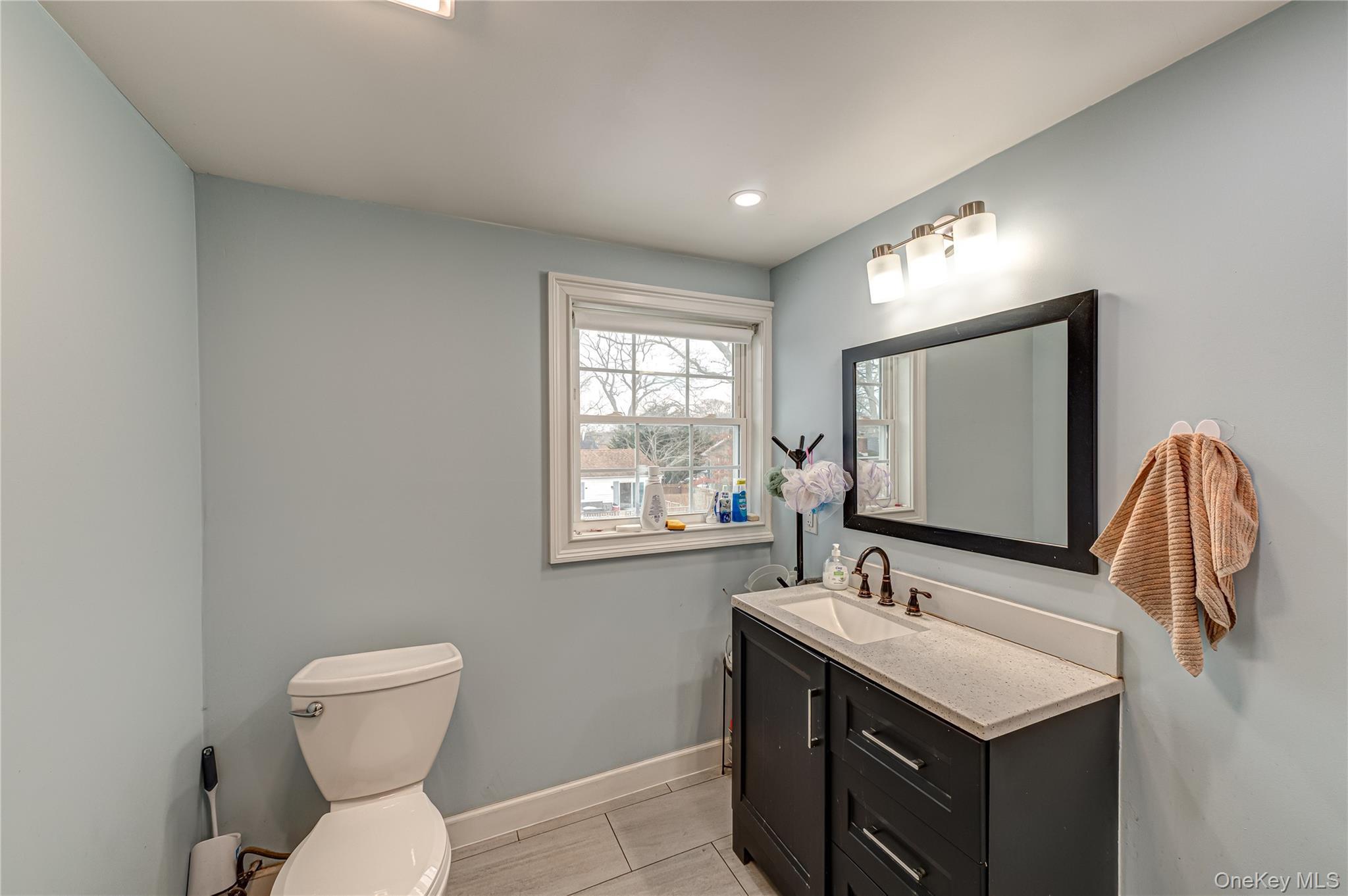 Single Family Bayview  Suffolk County, NY 11772, MLS-940691-9