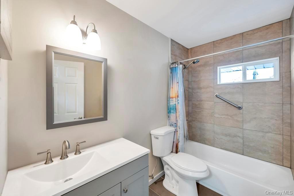 Single Family Westwind Suffolk County, NY 11716, MLS-940701-16