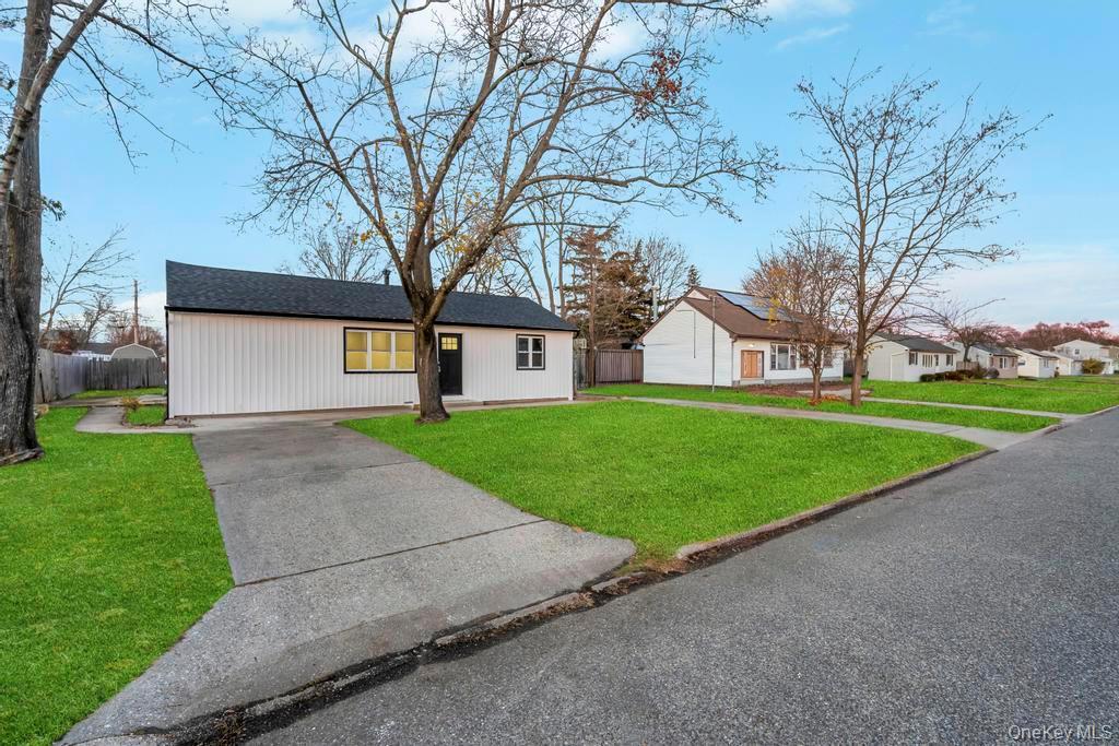 Single Family Ash Suffolk County, NY 11722, MLS-940716-20