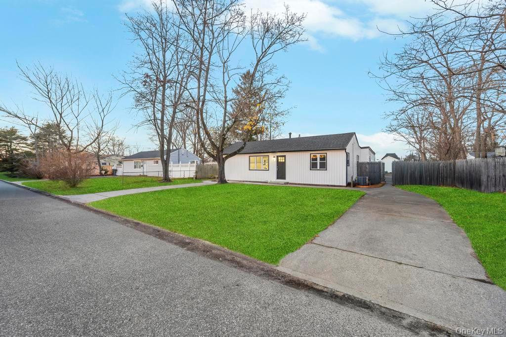 Single Family Ash Suffolk County, NY 11722, MLS-940716-21