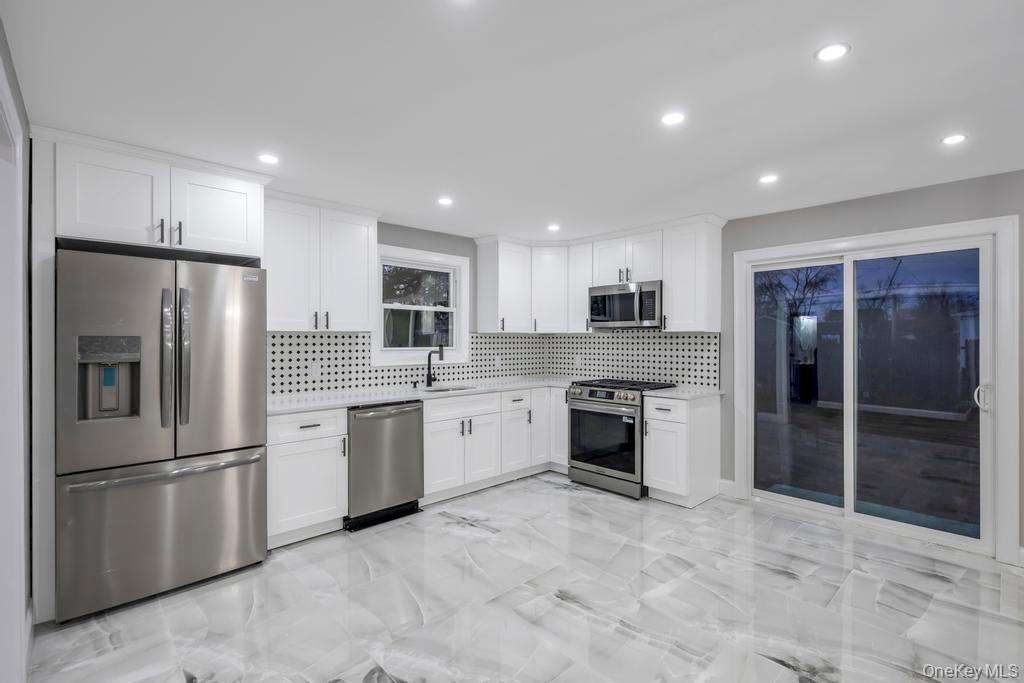 Single Family Ash Suffolk County, NY 11722, MLS-940716-4