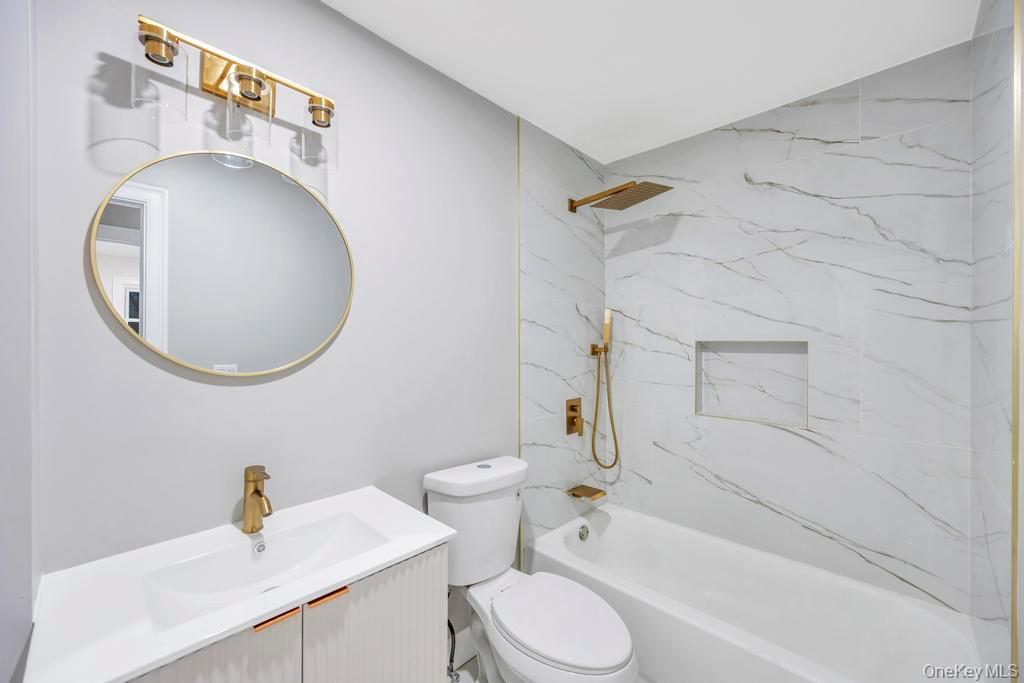 Single Family Ash Suffolk County, NY 11722, MLS-940716-8