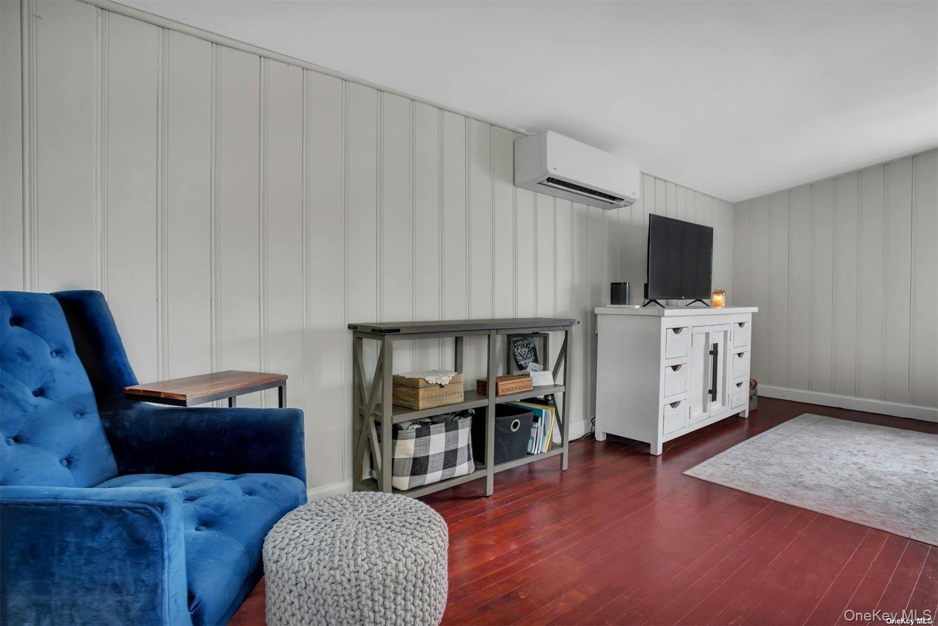 Single Family Maple  Nassau County, NY 11547, MLS-940726-15