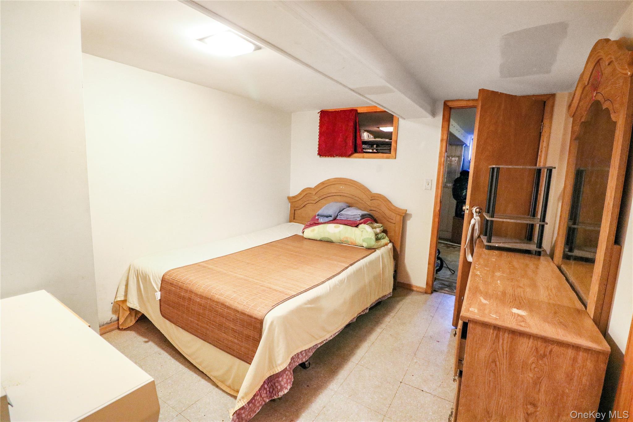 Single Family 48th Queens, NY 11364, MLS-940739-11