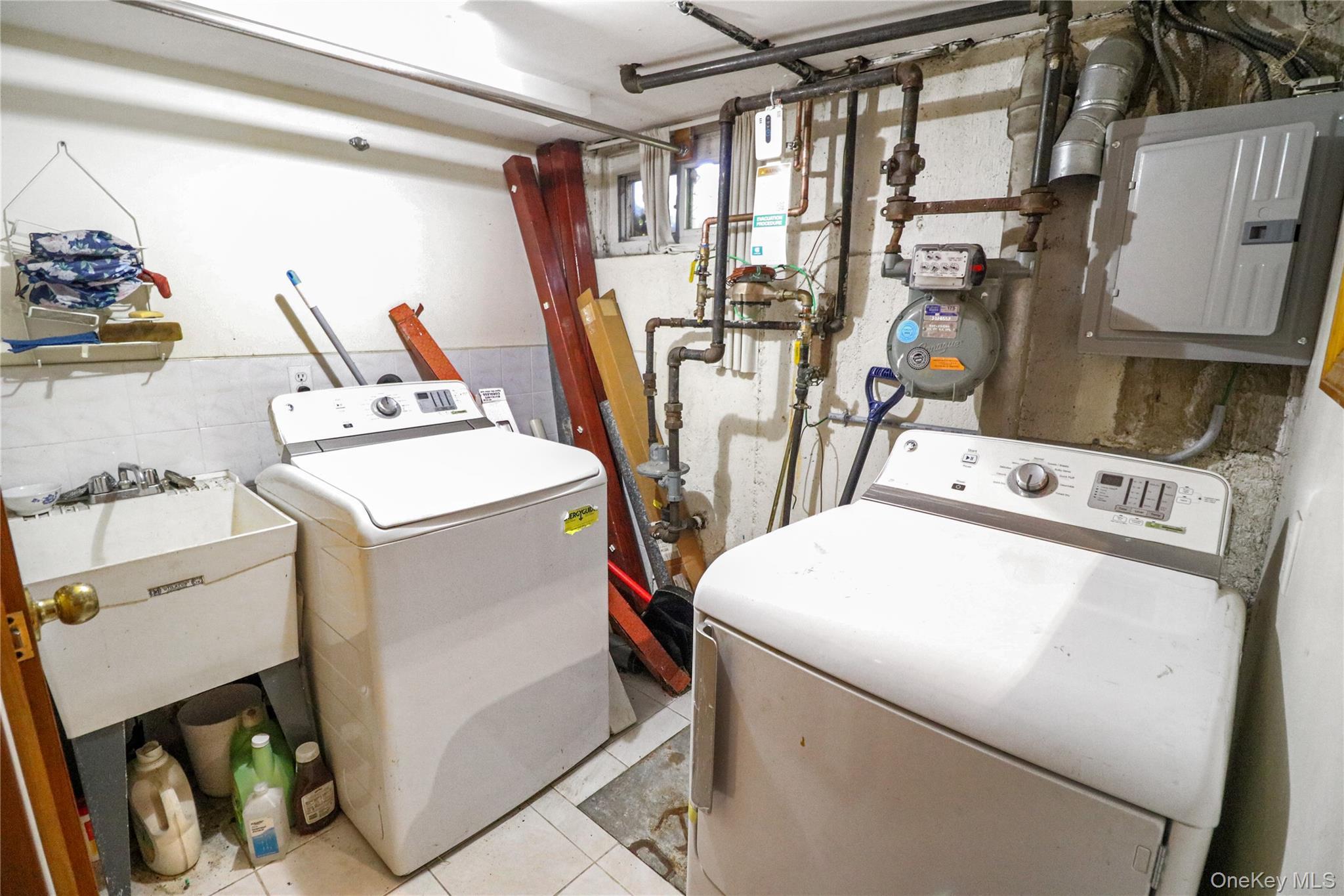 Single Family 48th Queens, NY 11364, MLS-940739-15