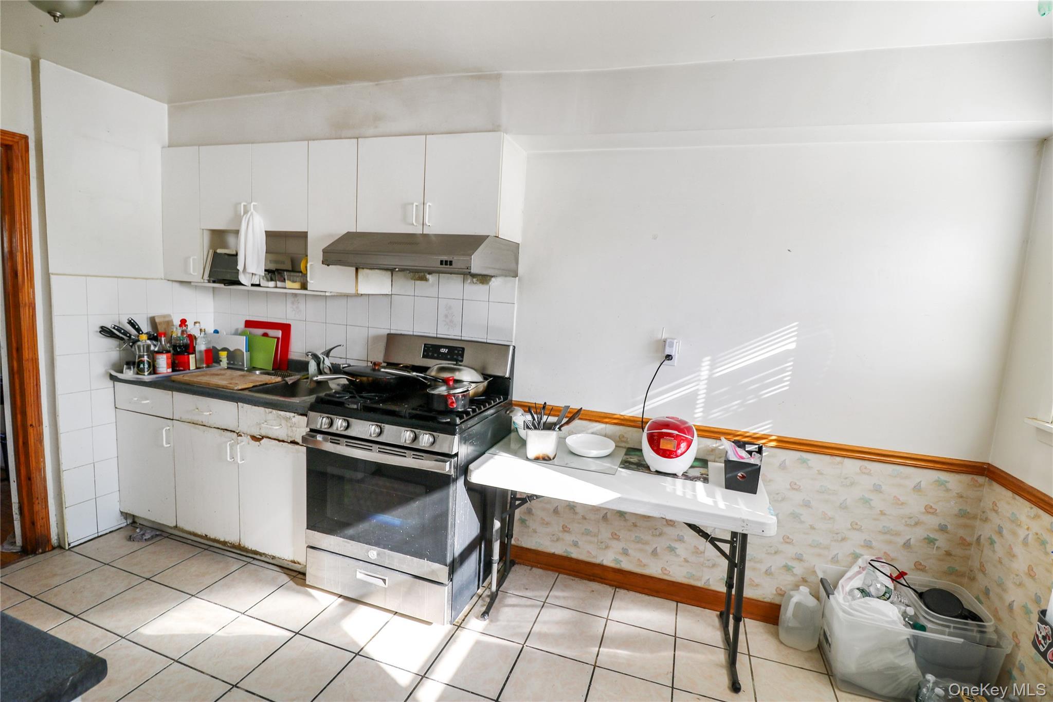 Single Family 48th Queens, NY 11364, MLS-940739-6