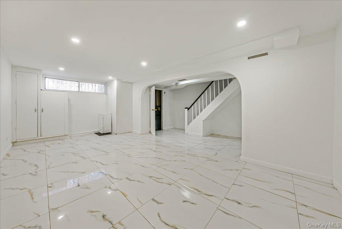 Single Family Edson  Bronx, NY 10466, MLS-940771-15