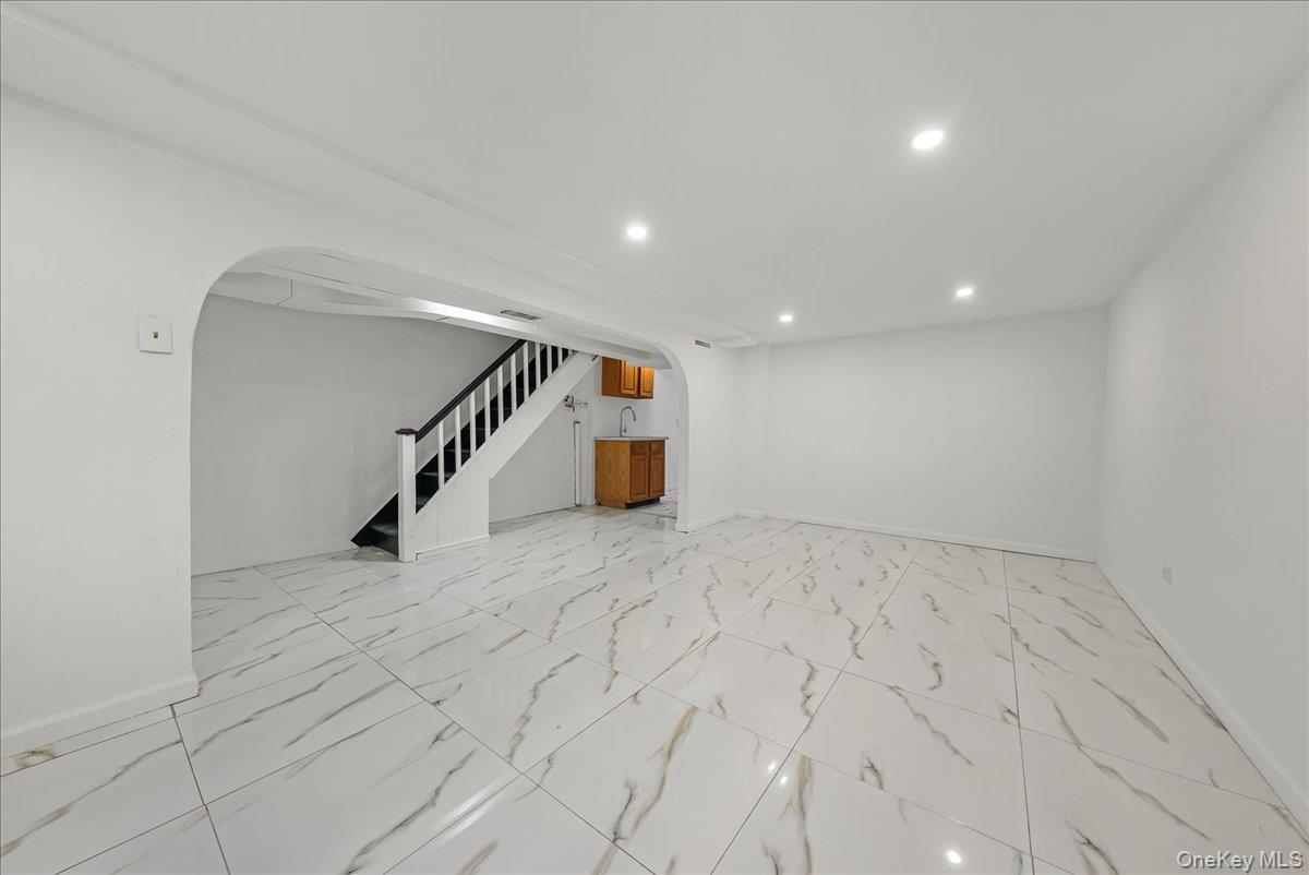 Single Family Edson  Bronx, NY 10466, MLS-940771-16