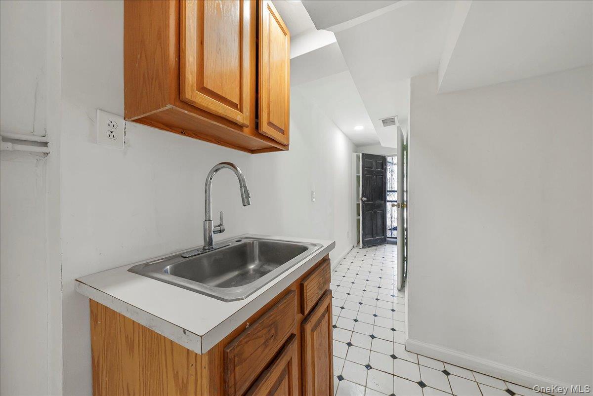 Single Family Edson  Bronx, NY 10466, MLS-940771-17