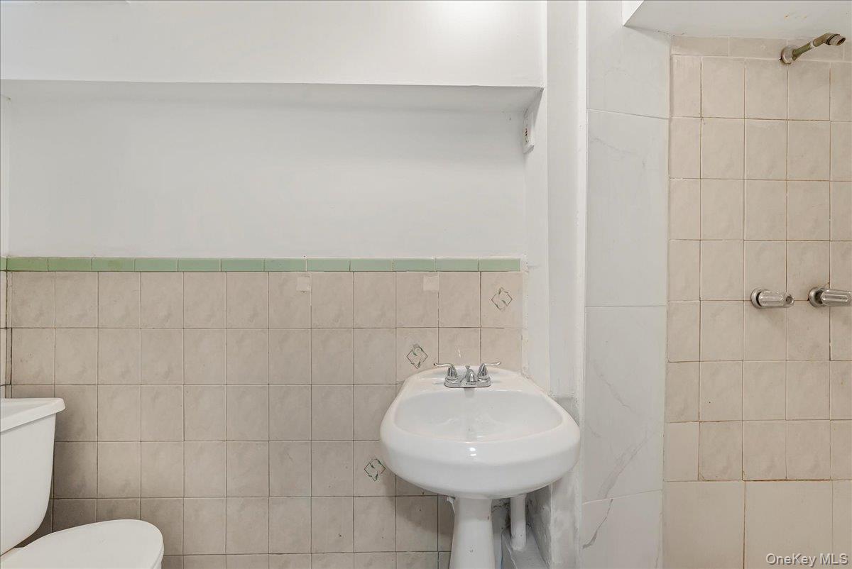 Single Family Edson  Bronx, NY 10466, MLS-940771-18