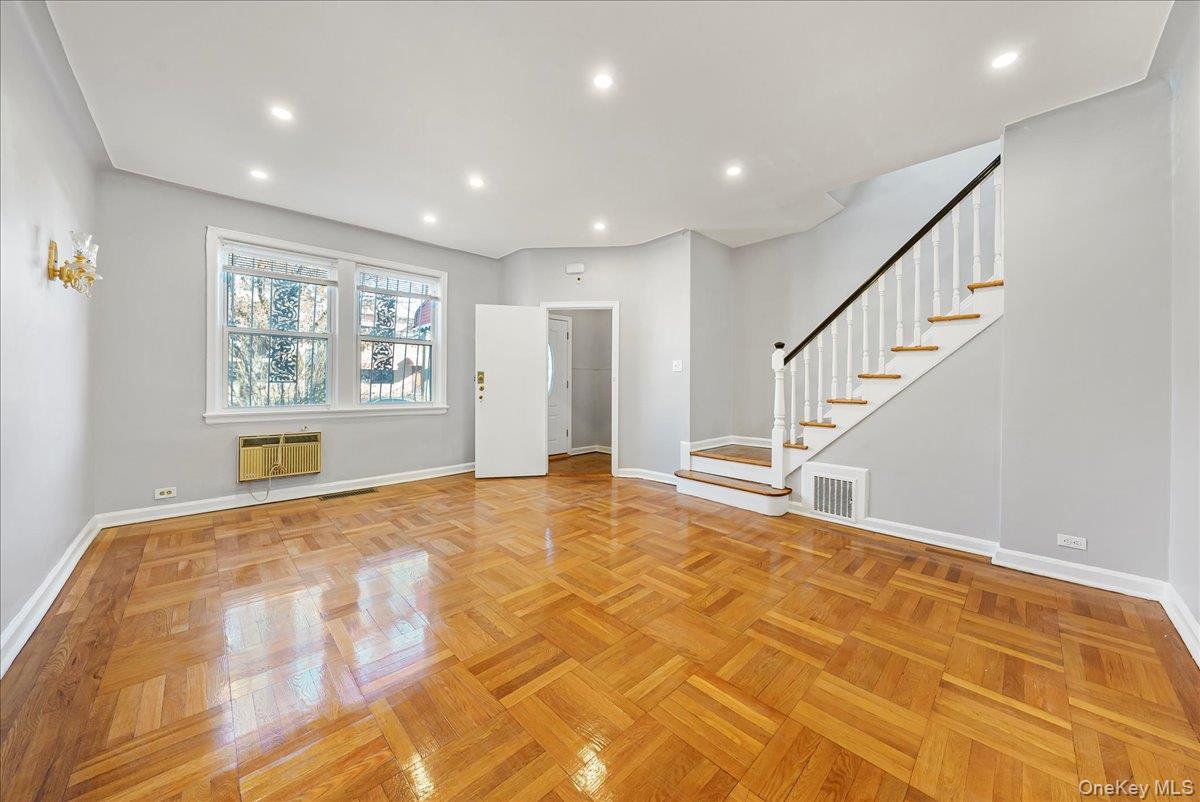 Single Family Edson  Bronx, NY 10466, MLS-940771-3