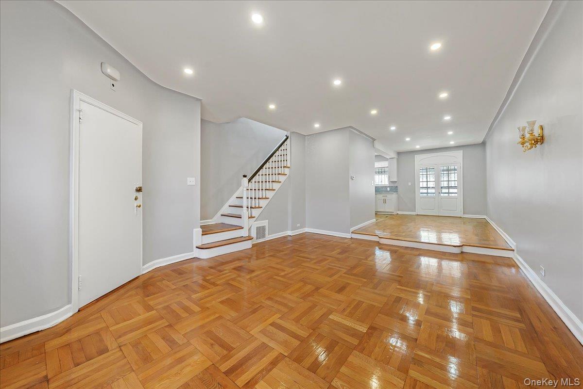 Single Family Edson  Bronx, NY 10466, MLS-940771-4